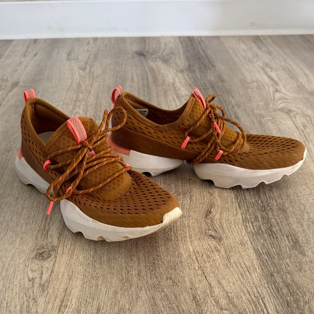 Sorel Brown Sneakers with Pink Highlights